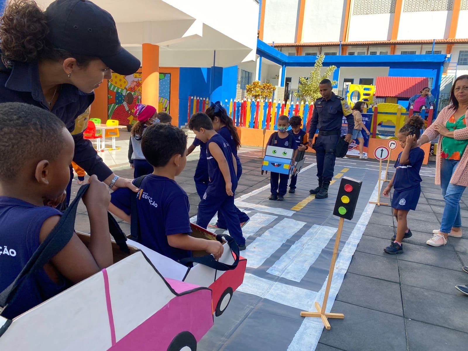 Leia mais sobre o artigo Gere realiza palestra Condutores do Futuro com dinâmica de trânsito, na Escola Municipal Antônio Santos Silva
