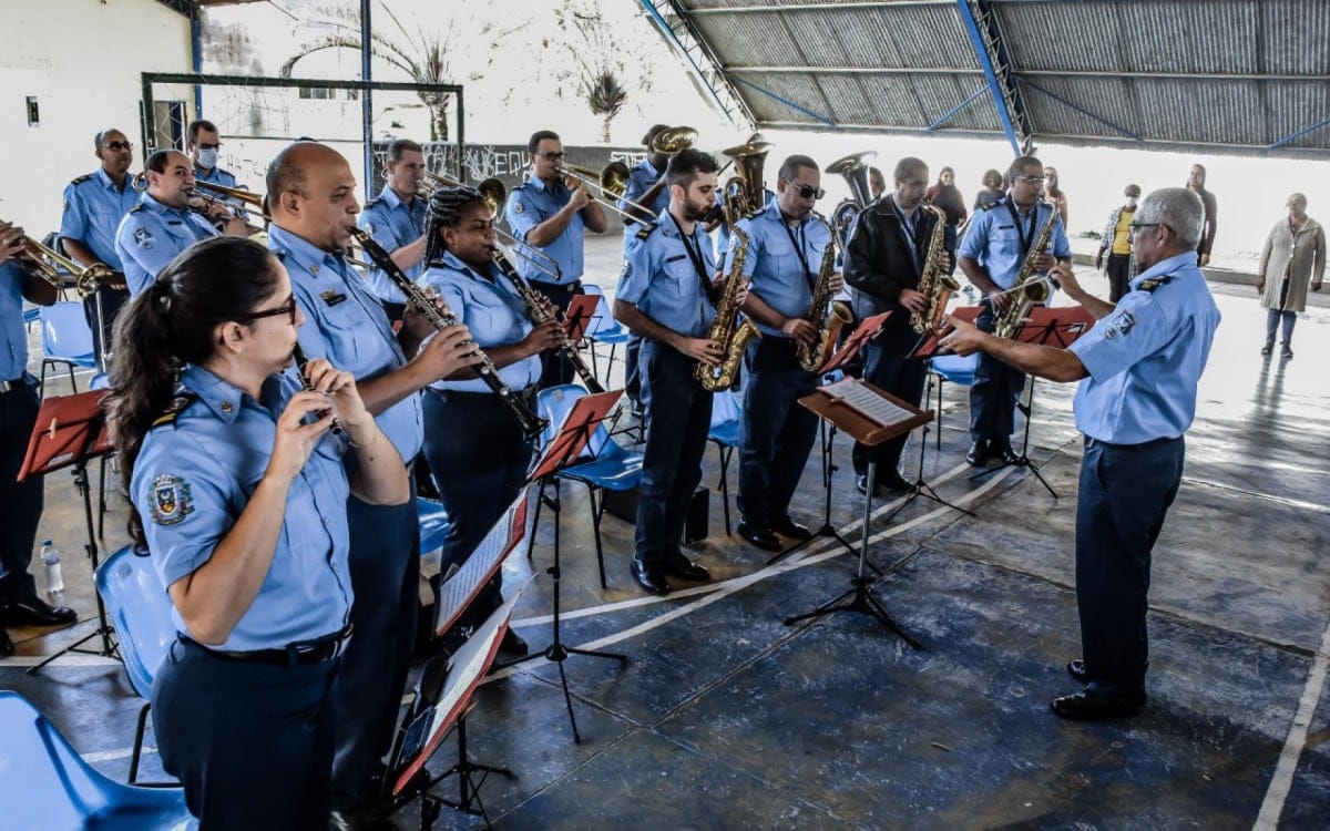 Leia mais sobre o artigo Guarda Municipal de Itaboraí usa a música como ferramenta de aprendizagem na rede municipal de ensino