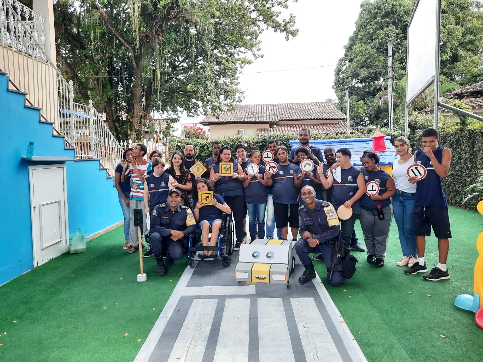 Leia mais sobre o artigo Ronda Escolar realiza palestra sobre Trânsito no AMES