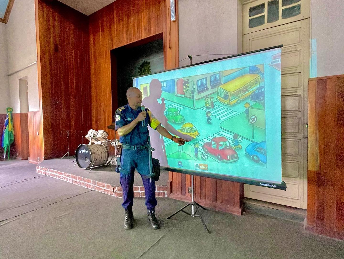 Leia mais sobre o artigo Ronda Escolar promove palestra sobre Educação no Trânsito no CCM